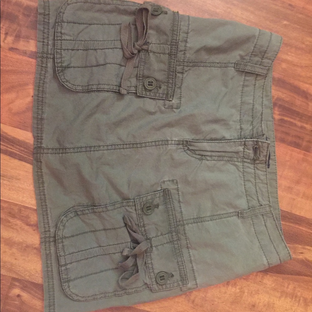 Gap Army green skirt